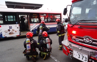 【長崎バス】バス火災を想定した消火訓練を実施しました