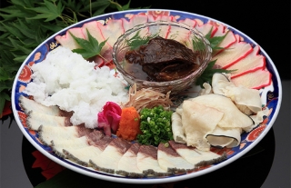 くじら料理フェア開催中！長崎の歴史を感じる味