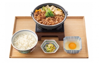 【吉野家】季節限定商品人気No.1の『牛すき鍋膳』と新商品『牛すき丼』