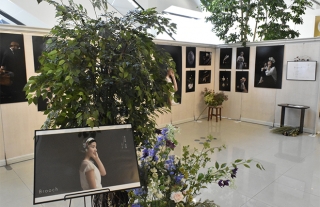 仲地俊裕写真展・「Brooch（ブローチ）」ココウォークで開催中