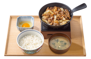 【吉野家】鉄板でジュウジュウ焼ける音までうまい！『牛鉄板焼肉定食』販売開始