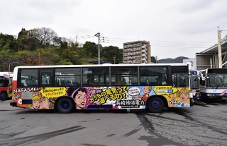 【長崎地域電力】アメリカン・コミック調のラッピングバス走行中！！