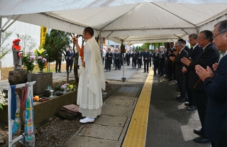 自らを犠牲にして乗客の命を救った鬼塚車掌の法要　今年も
