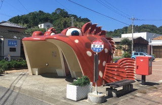 長崎県西海市　SNS映えの「お魚バス停」人気上昇中！