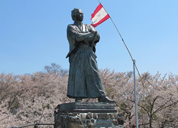 風頭公園内坂本龍馬像